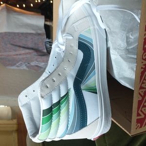 Sk8-Hi Reissue (Refract) True White/Multi size 8.5 M /10 W